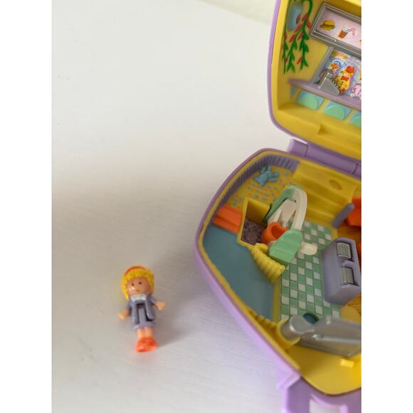 Vintage Polly Pocket Bluebird 1992 - Fast Food Restaurant / Patty's Burger Bar - Picture 4 of 6